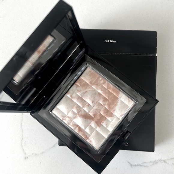BOBBI BROWN Highlighting Powder Blush Highlighter NEW in Box - Picture 3 of 3
